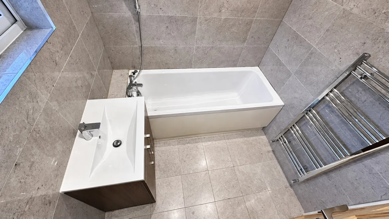 Spacious Three-Bedroom House to Rent, photo 15