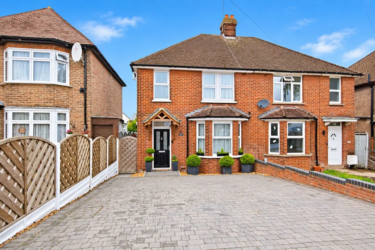 3 bed house for sale, Chiltern Road, Dunstable, LU6