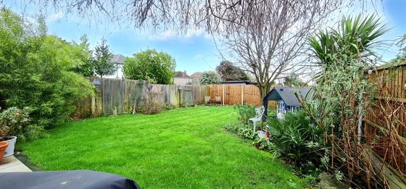 Blenheim Chase, Leigh-On-Sea, Essex, SS9 3BH, photo 37