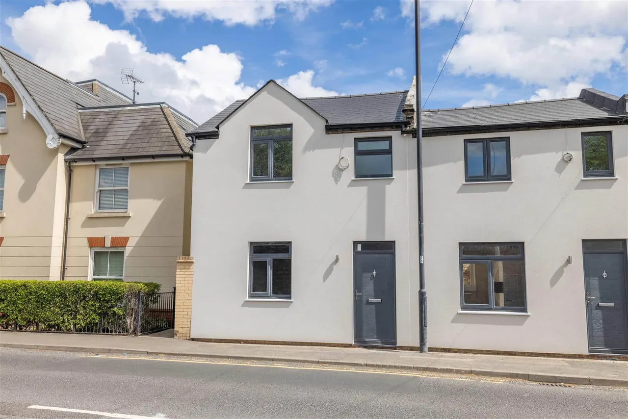 2 bed house for sale — St Leonards Road, Windsor, SL4 3DW