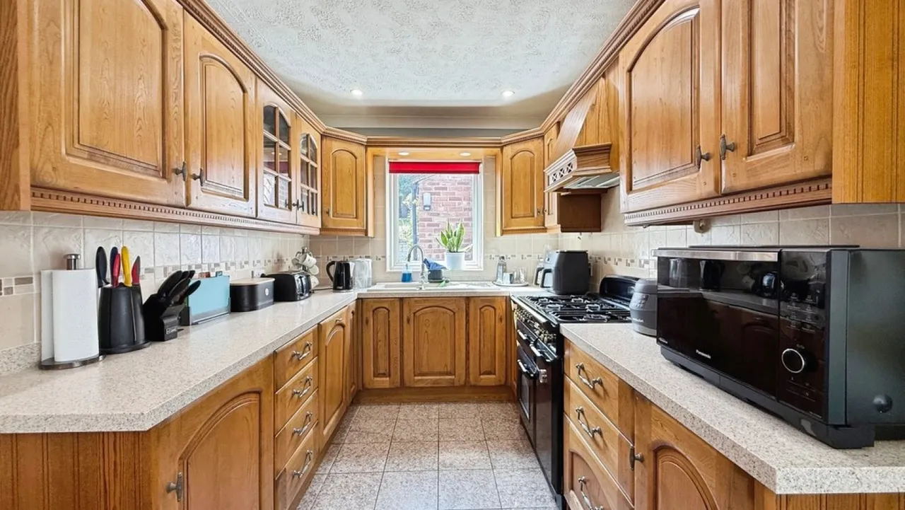 Laverton Road, Westbury, photo 4