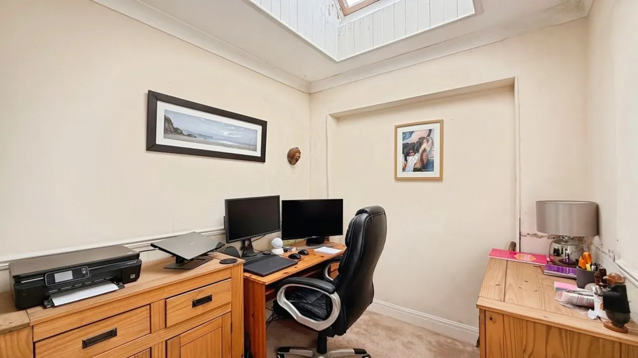 Laverton Road, Westbury, photo 12