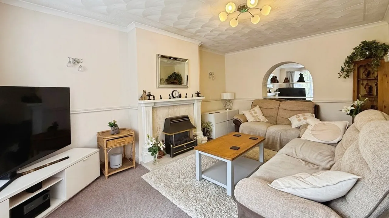 Laverton Road, Westbury, photo 3