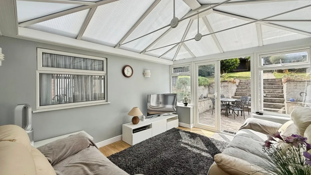 Laverton Road, Westbury, photo 8