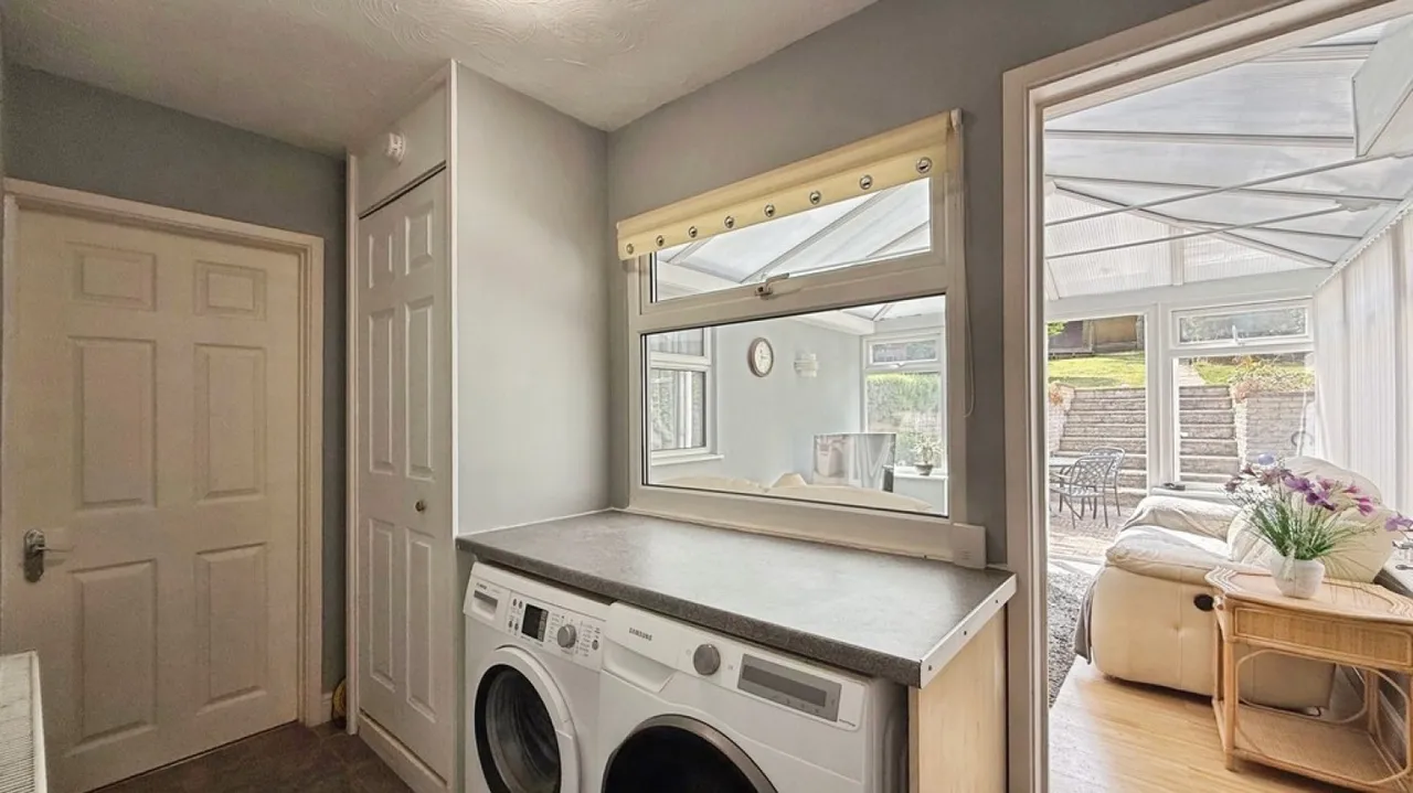 Laverton Road, Westbury, photo 7