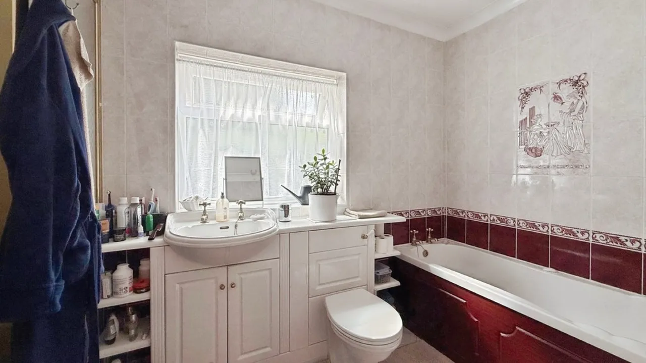 Laverton Road, Westbury, photo 10