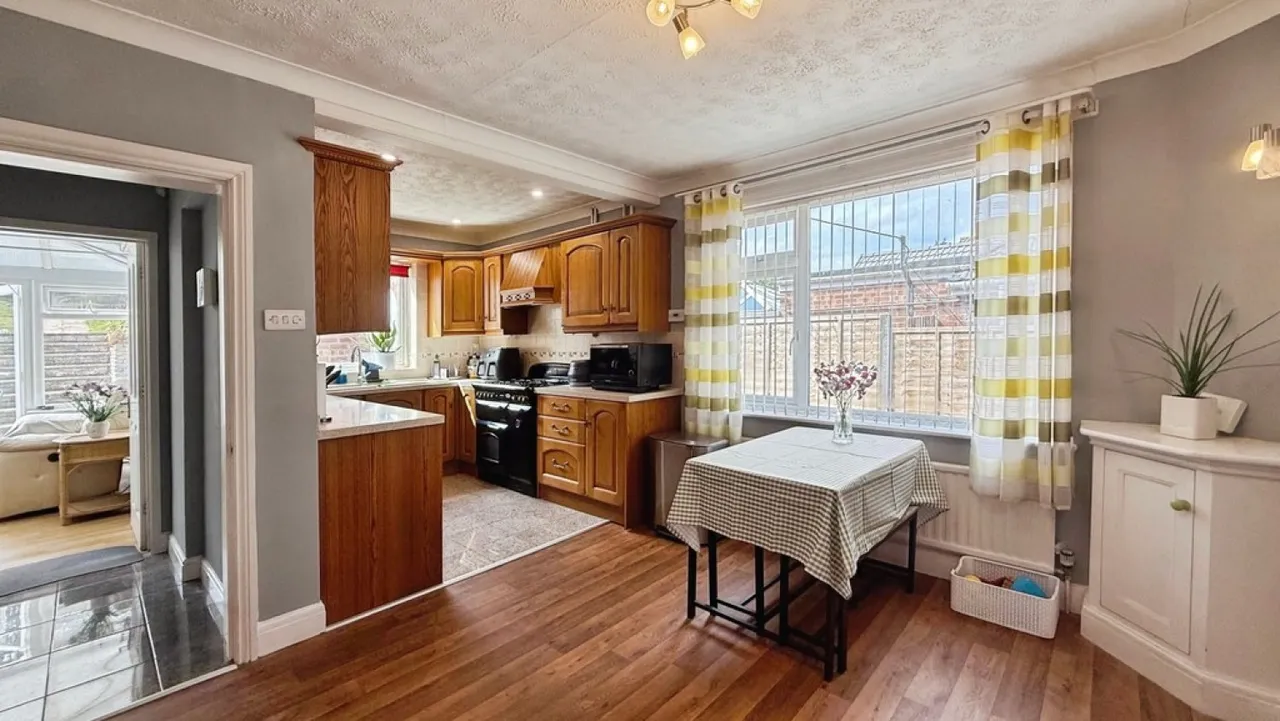 Laverton Road, Westbury, photo 5
