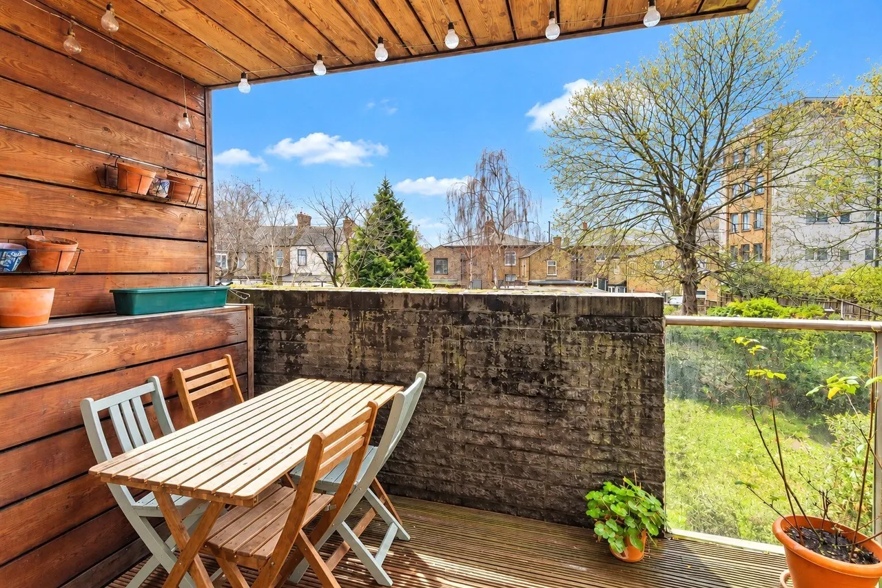 Dragonfly Close, London, E13, photo 5