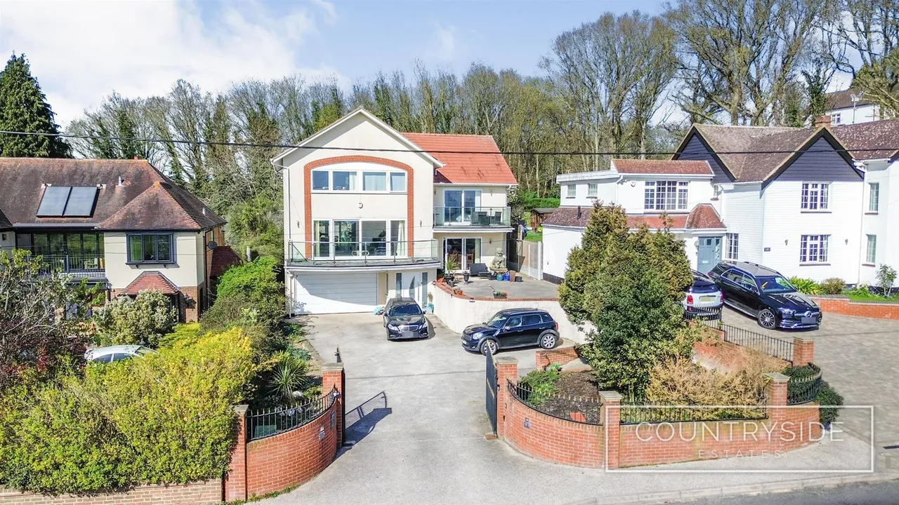 4 bed house for sale — Vicarage Hill, Benfleet