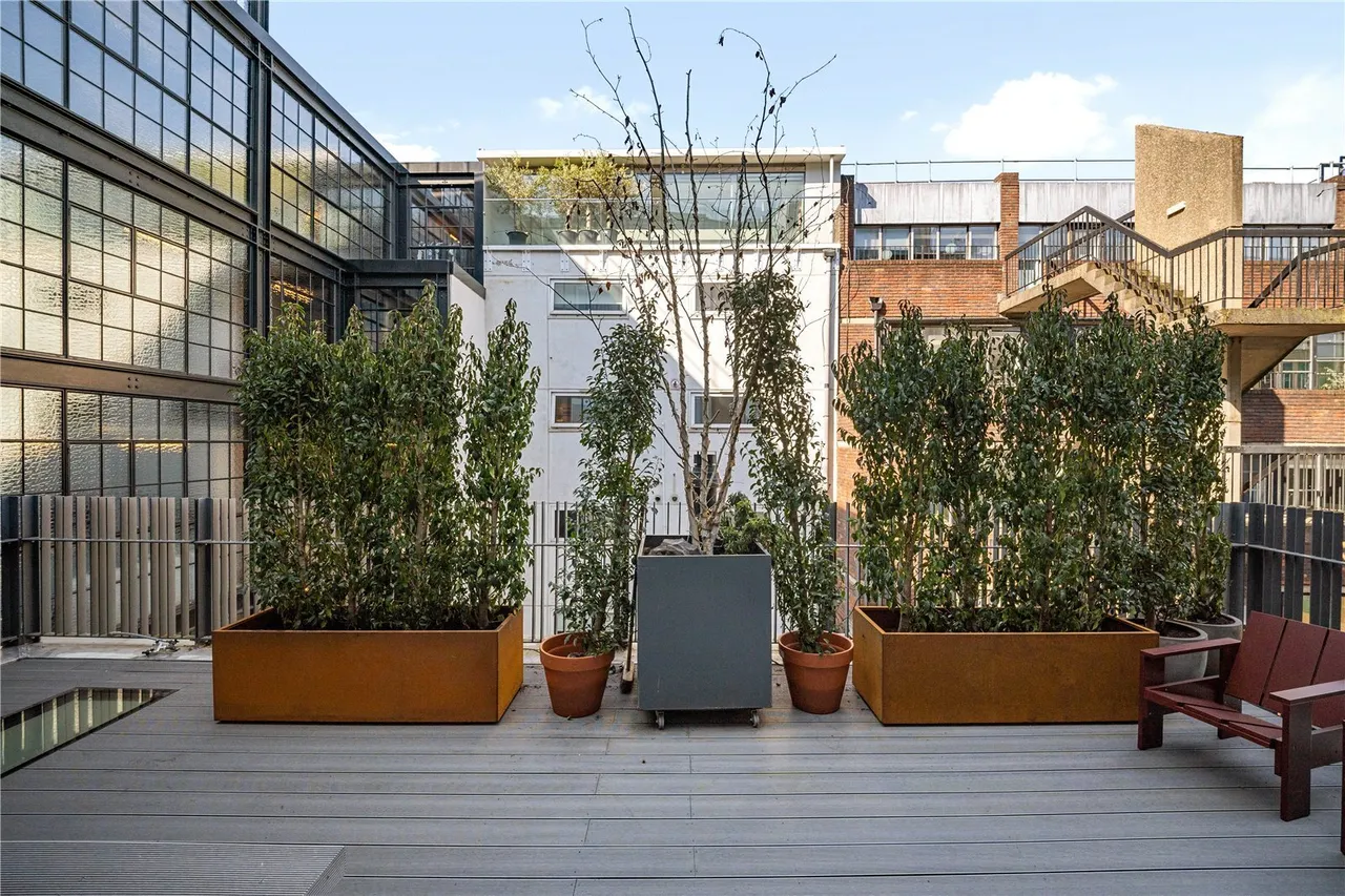 Clerkenwell Green, London, EC1R, photo 27