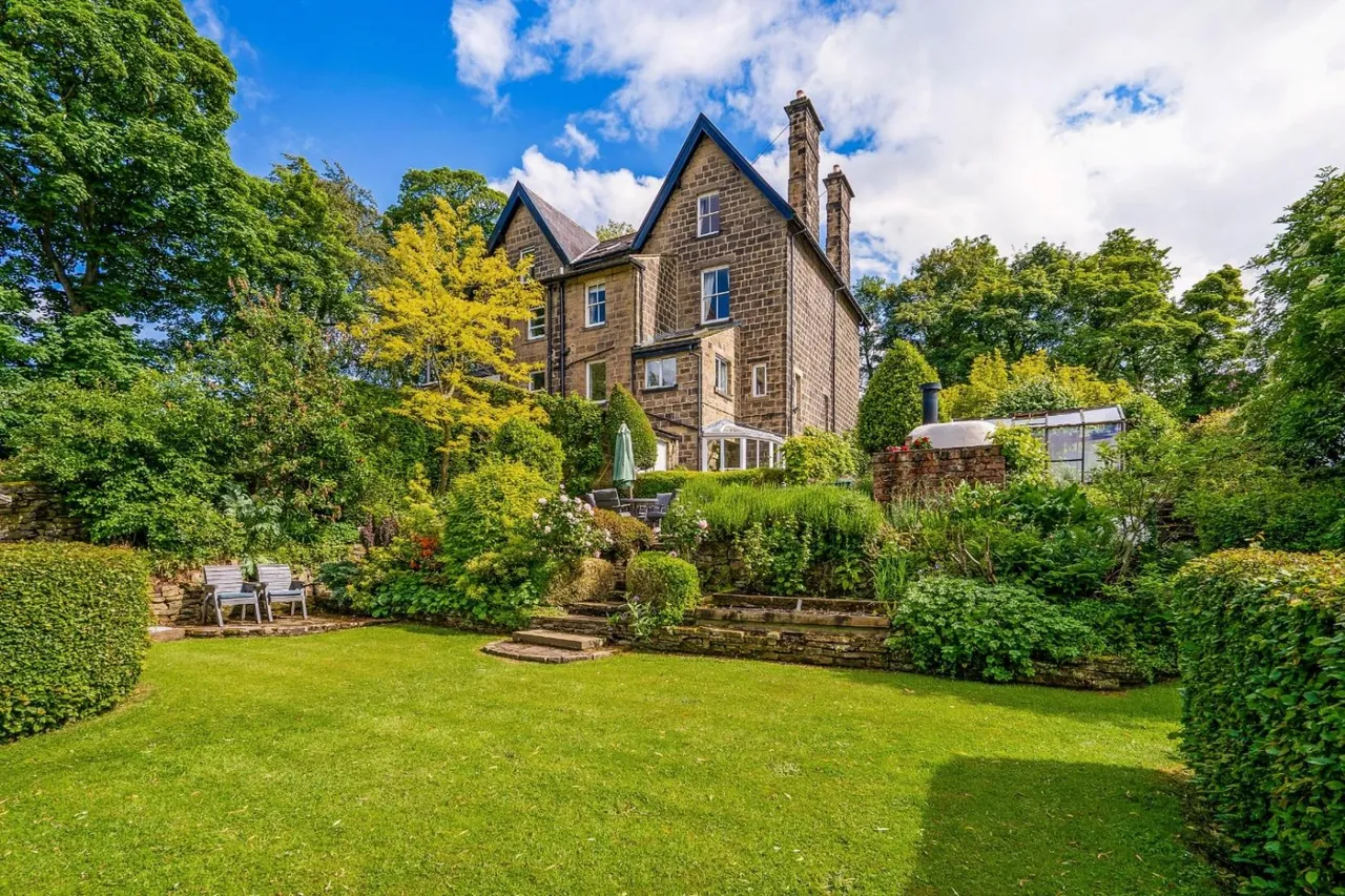 5 bed house for sale, Chevin Avenue, Menston, LS29