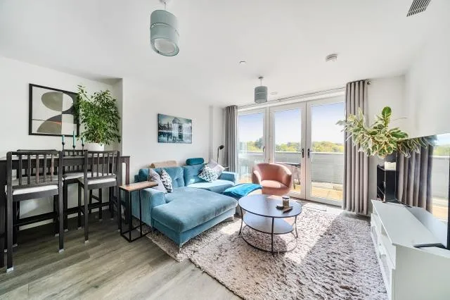 Chieftain Road, Longcross, KT16, photo 5