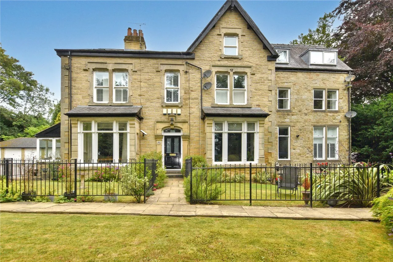 2 bed flat for sale, Old Park Road, Roundhay, LS8