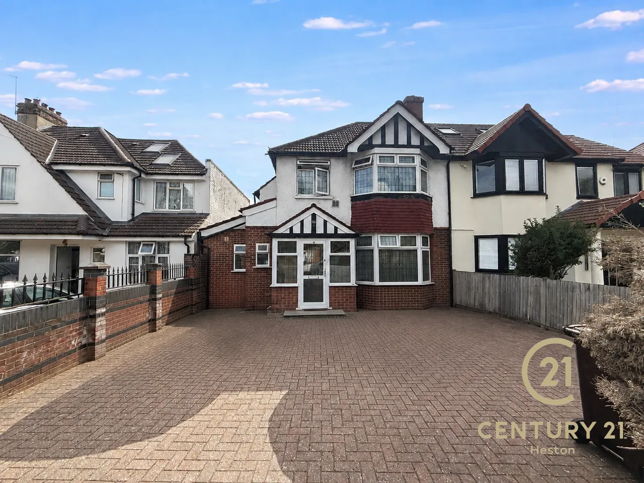 3 bed property for sale, Heston Road, Hounslow, TW5