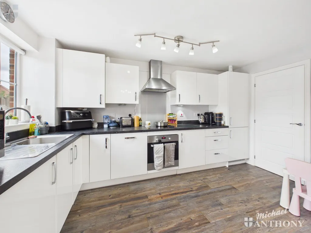 Carriage Road, Broughton, Aylesbury, HP22 7AN, photo 4
