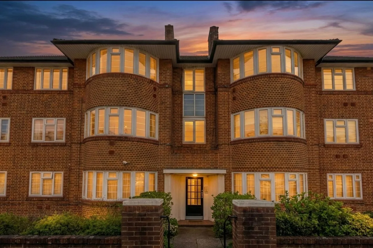 3 bed flat to rent, Beaufort Park, London, NW11