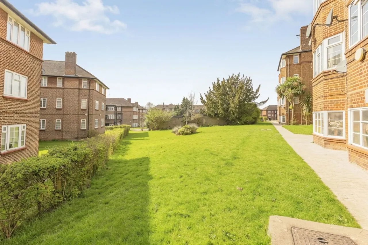 Beaufort Park, London, NW11, photo 11