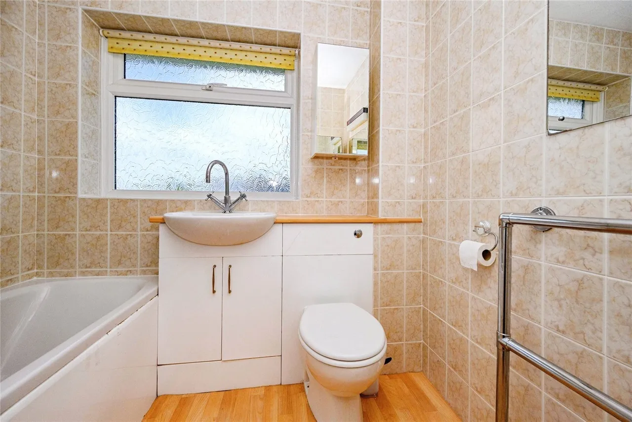 Toland Close, Luton, Bedfordshire, LU4, photo 17