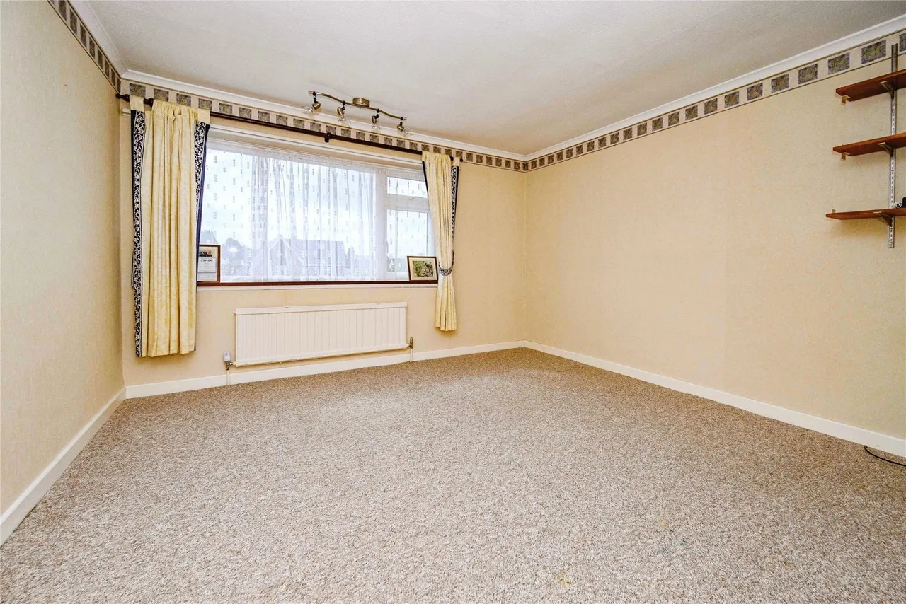 Toland Close, Luton, Bedfordshire, LU4, photo 12