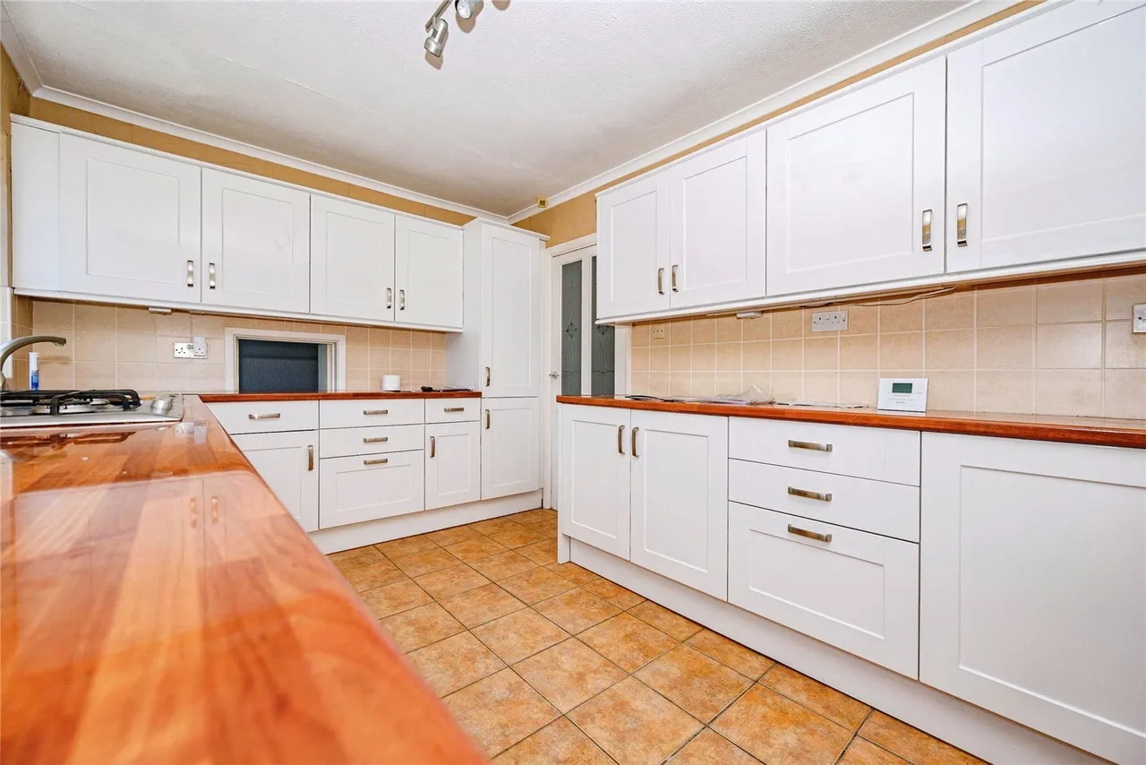 Toland Close, Luton, Bedfordshire, LU4, photo 6