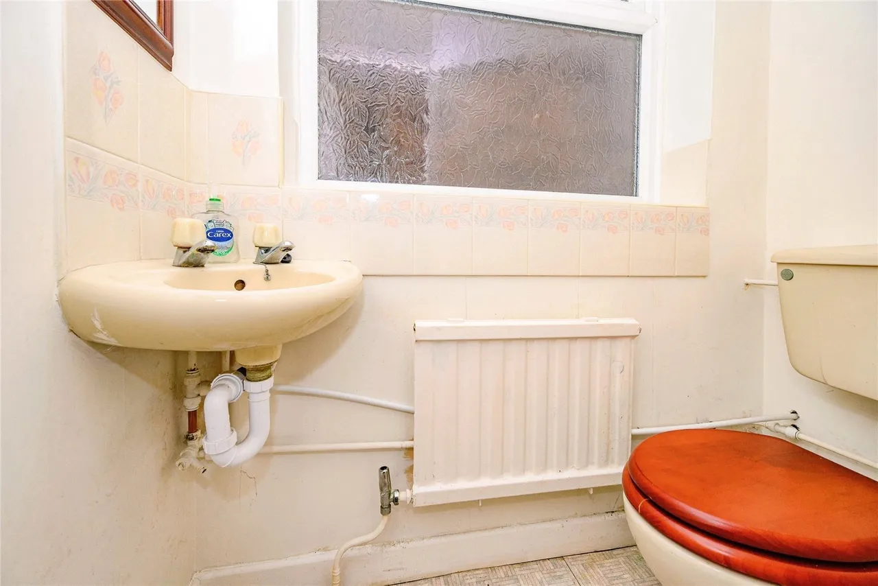 Toland Close, Luton, Bedfordshire, LU4, photo 9