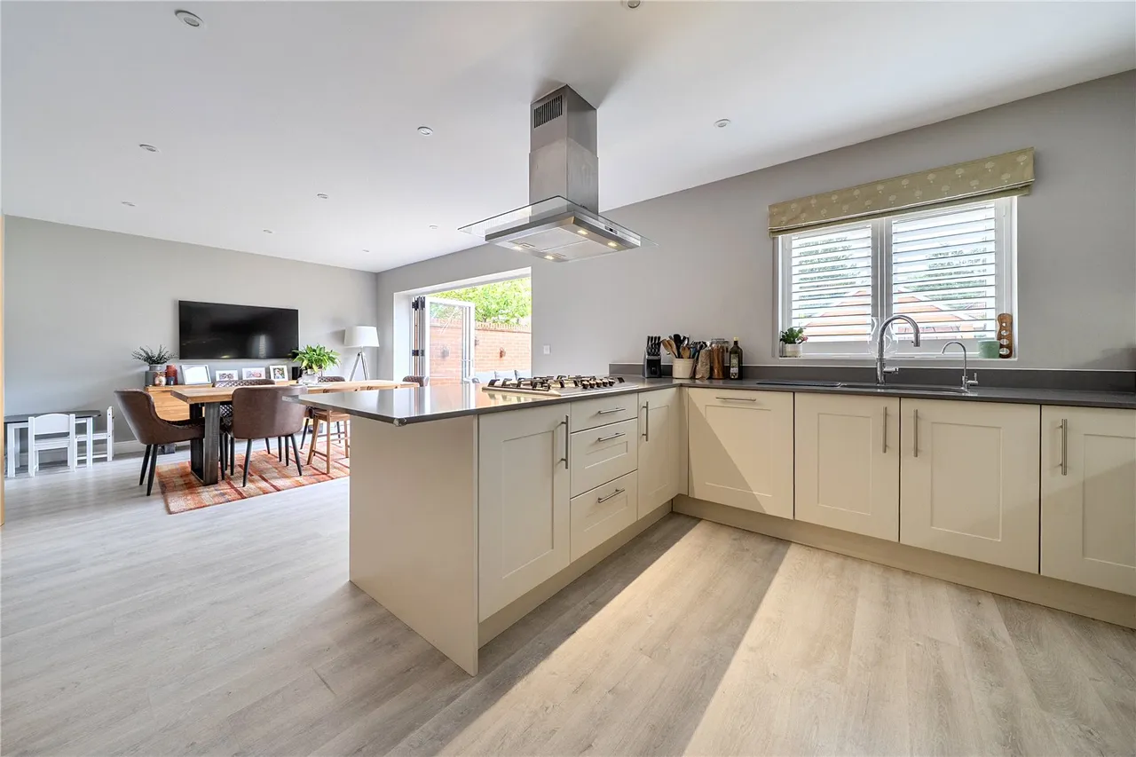 Silver Court, Hartley Wintney, Hampshire, RG27 8FJ, photo 5