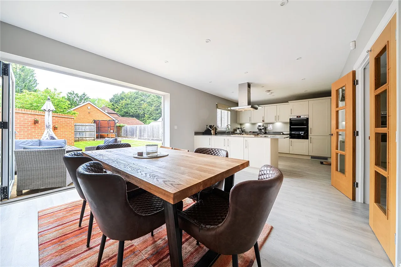 Silver Court, Hartley Wintney, Hampshire, RG27 8FJ, photo 2