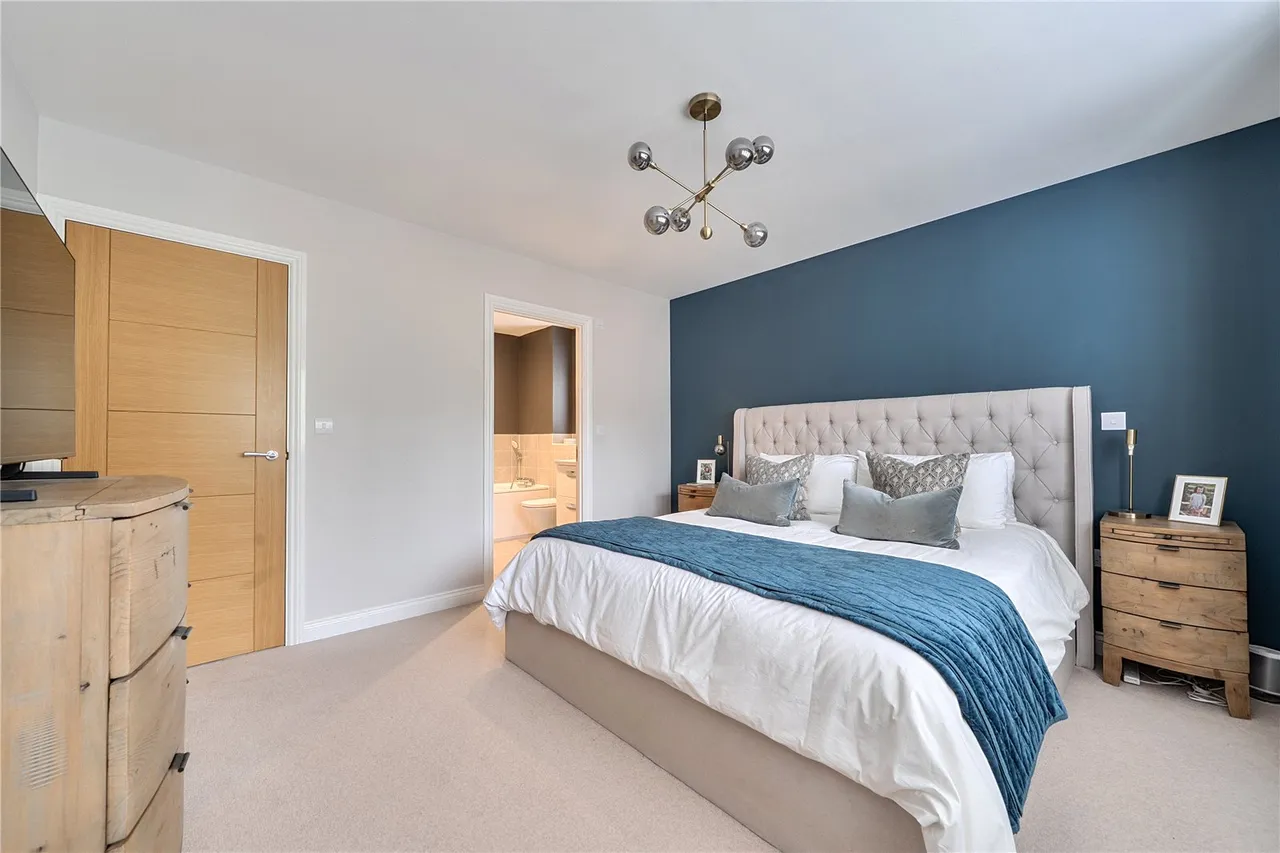 Silver Court, Hartley Wintney, Hampshire, RG27 8FJ, photo 4