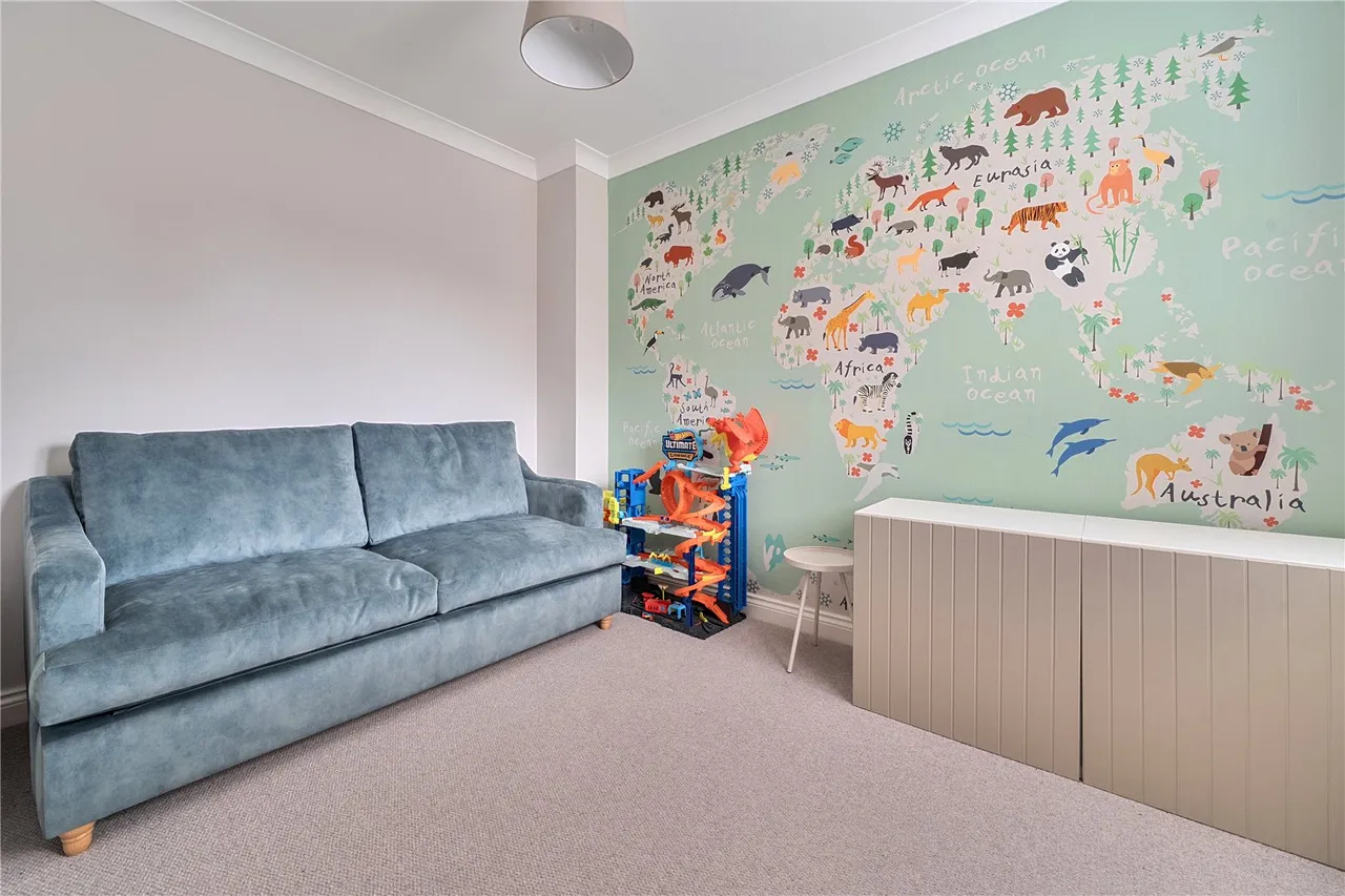 Silver Court, Hartley Wintney, Hampshire, RG27 8FJ, photo 8