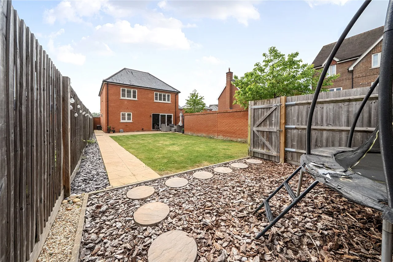 Silver Court, Hartley Wintney, Hampshire, RG27 8FJ, photo 15