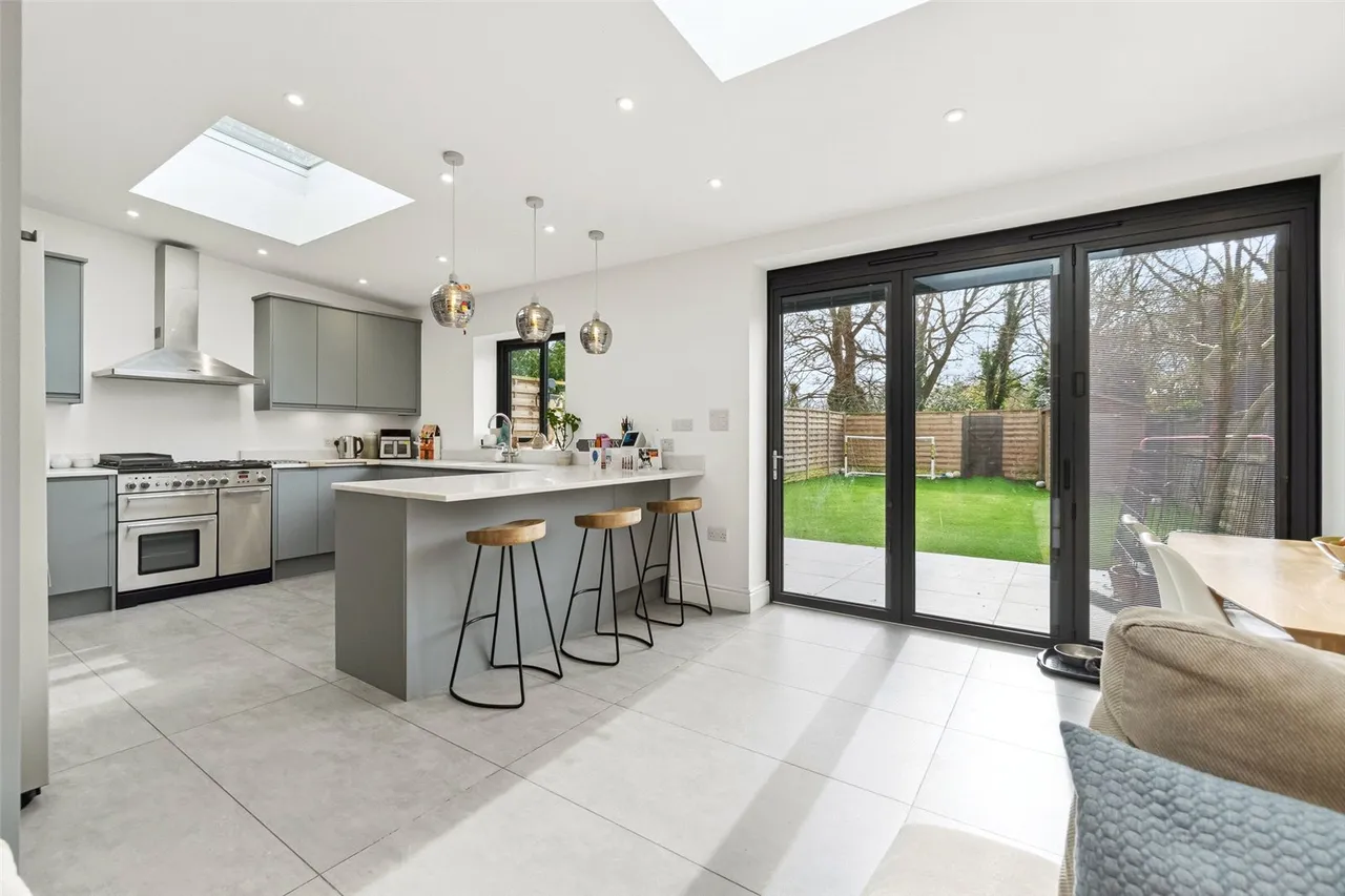 Broad Lane, Hampton, TW12 3AX, photo 5