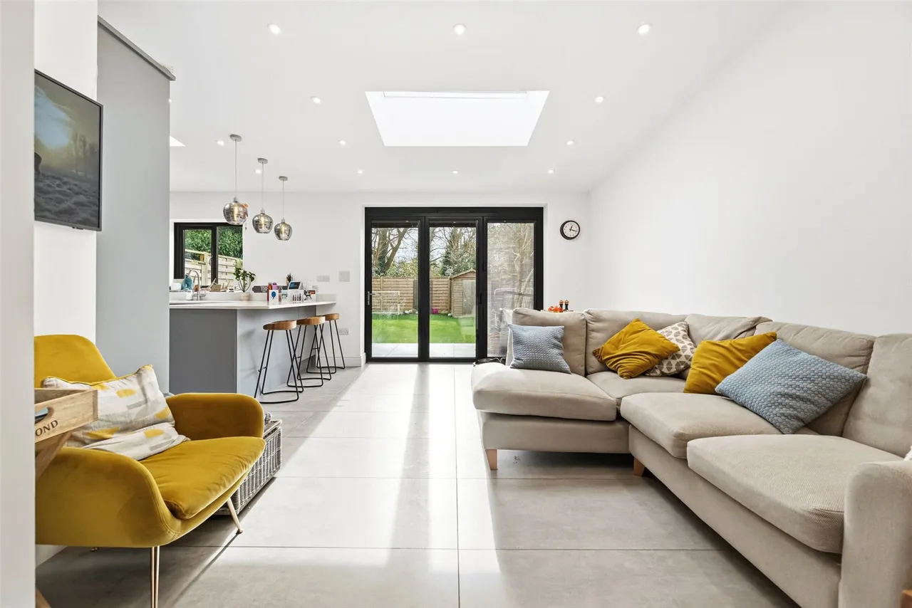 Broad Lane, Hampton, TW12 3AX, photo 4