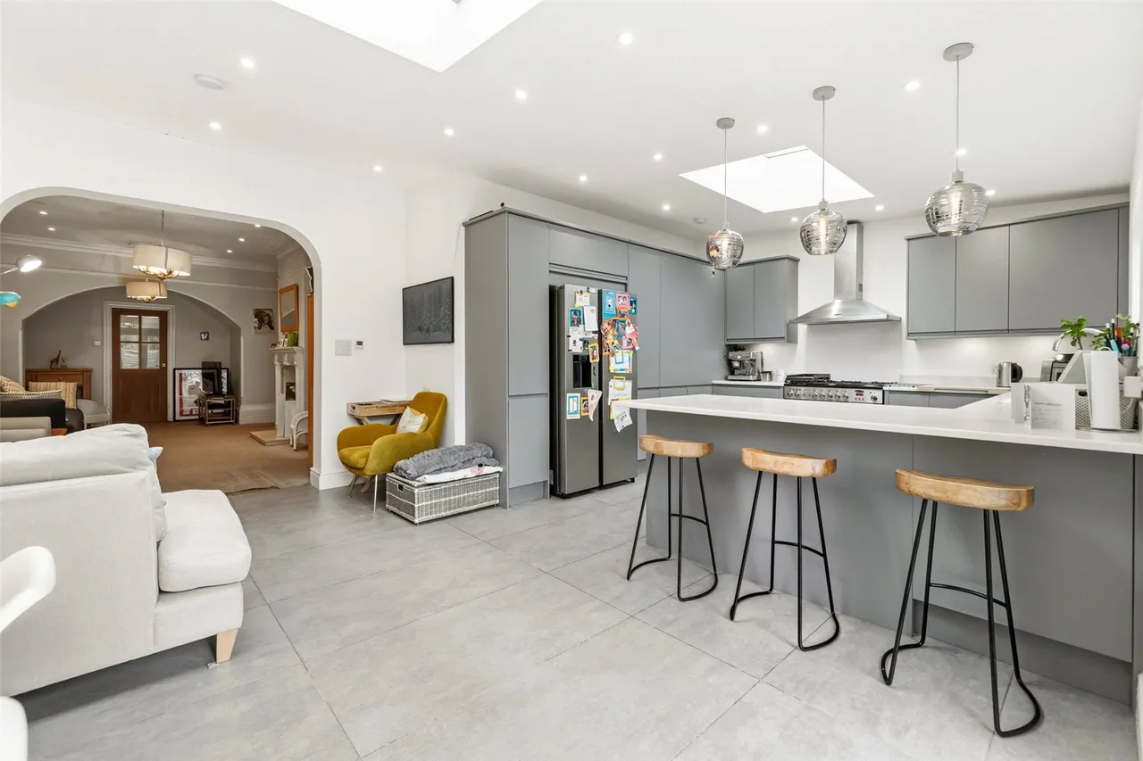Broad Lane, Hampton, TW12 3AX, photo 6