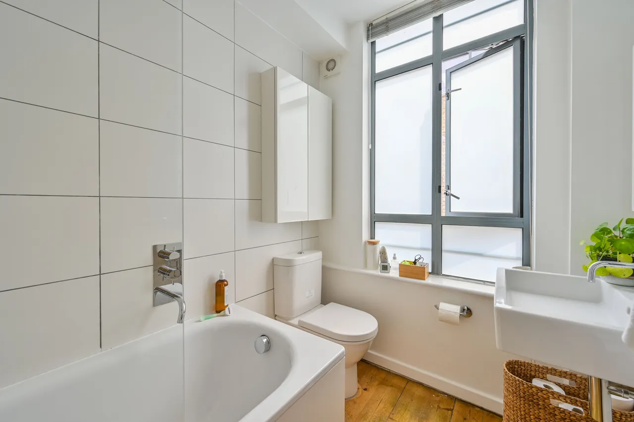 Flat 1, 177-187 Whitecross Street, London, photo 6