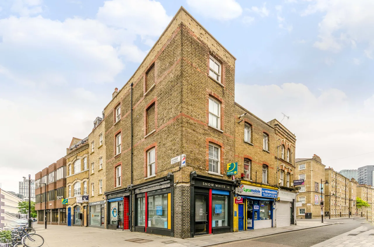 2 bed flat to rent — Flat 1, 177-187 Whitecross Street, London