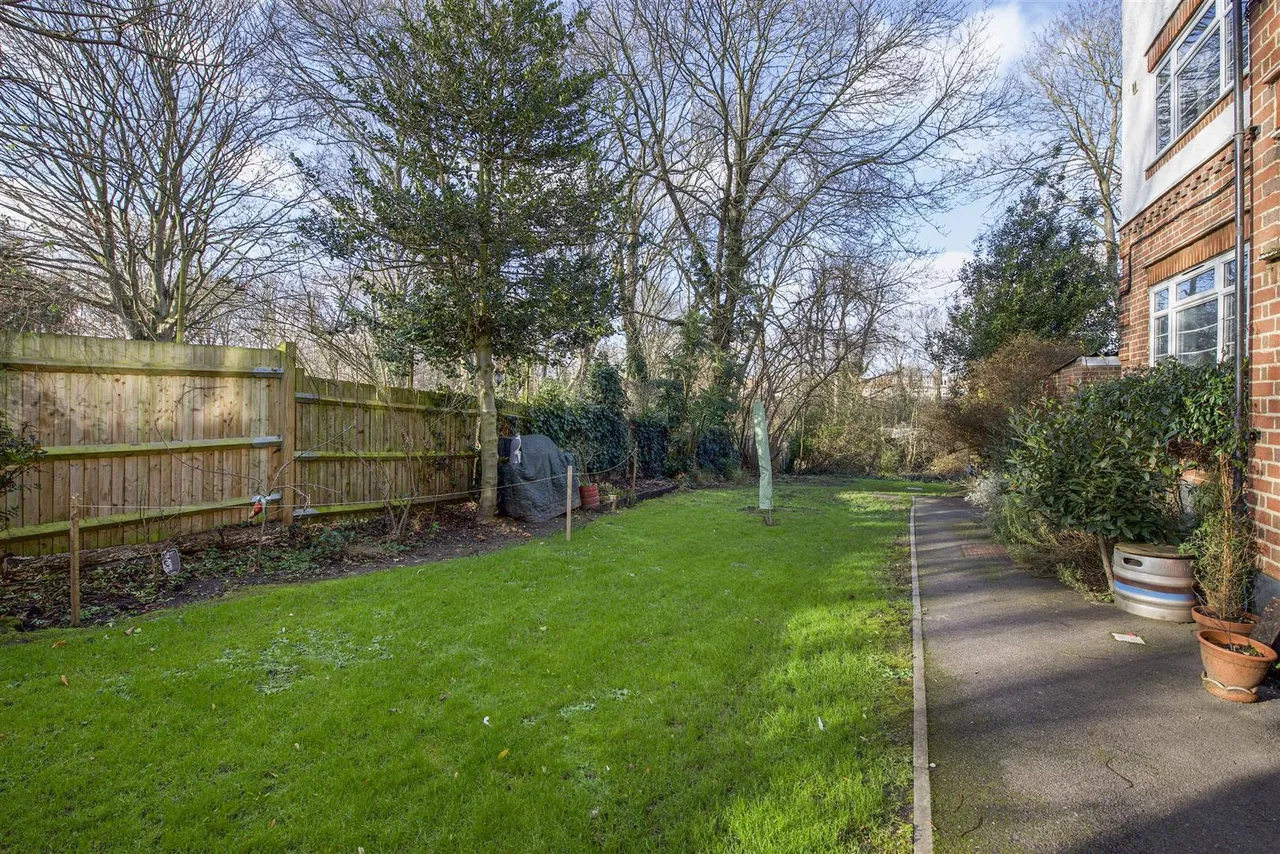Manor Court, Twickenham, TW2, photo 7