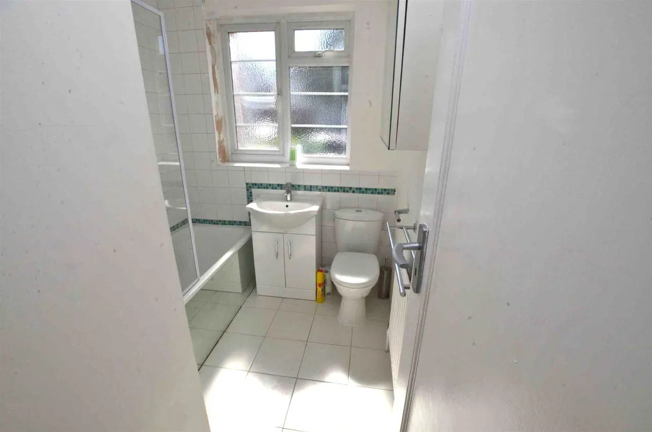 Manor Court, Twickenham, TW2, photo 5
