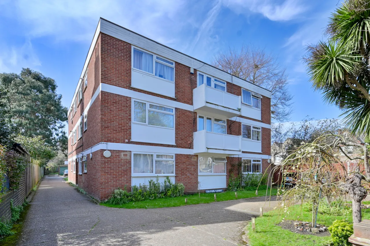 2 bed flat for sale, London, W5