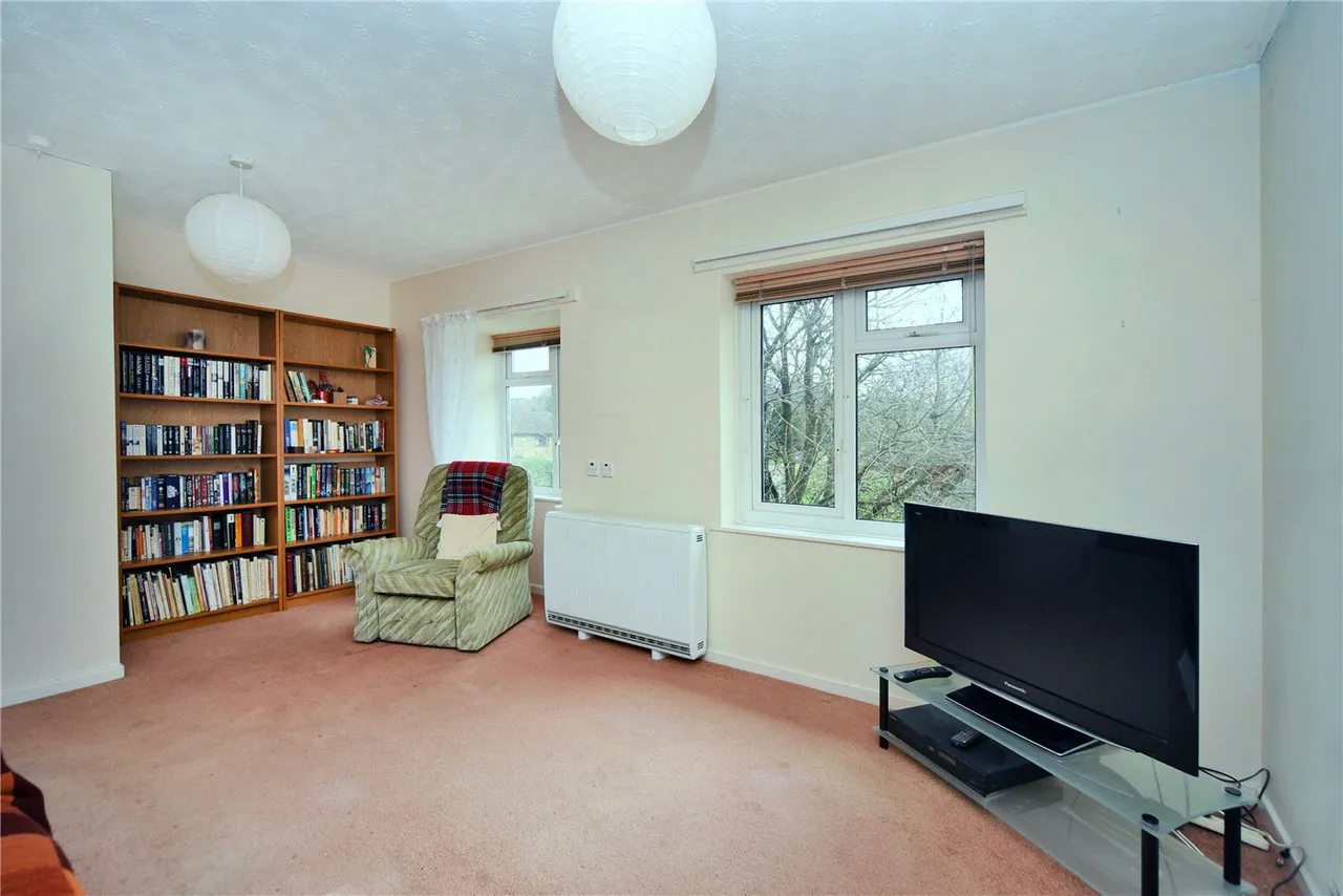 Henbit Close, Tadworth, KT20, photo 2