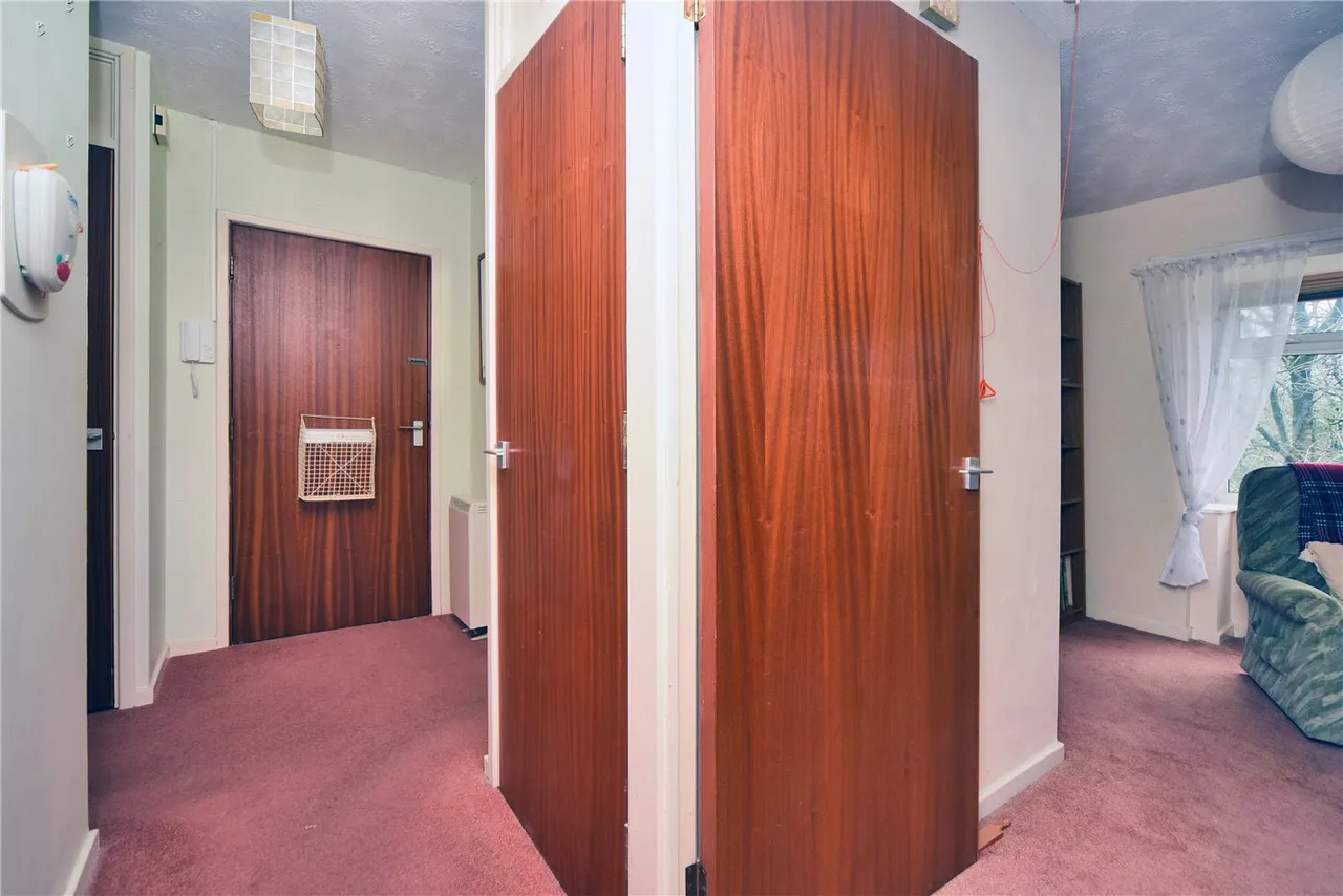 Henbit Close, Tadworth, KT20, photo 10