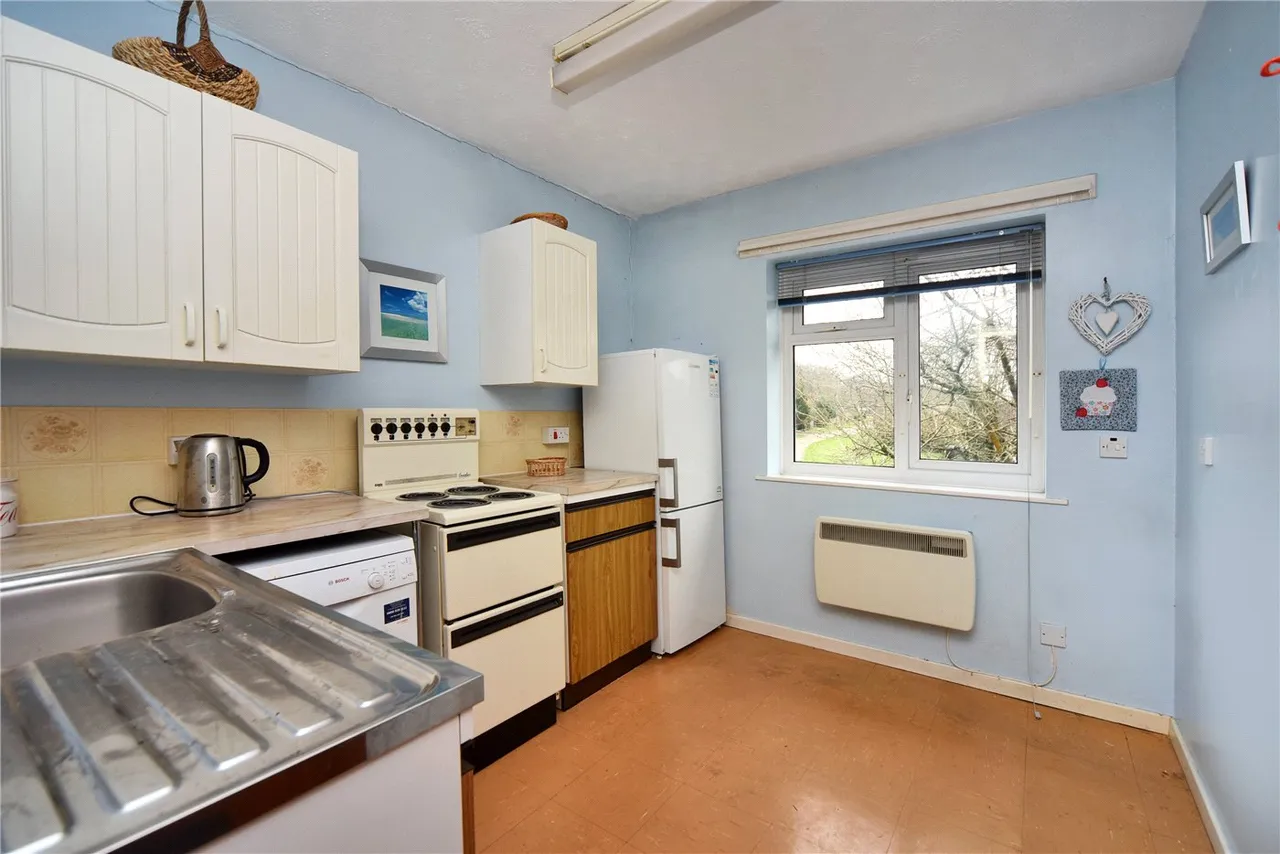 Henbit Close, Tadworth, KT20, photo 5