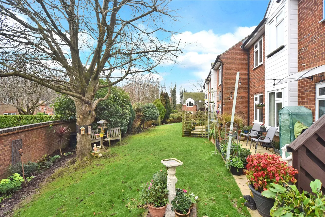 Henbit Close, Tadworth, KT20, photo 12