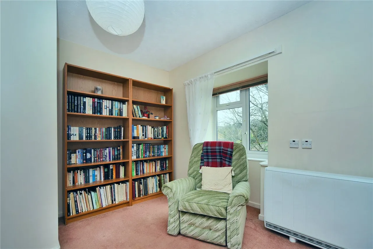 Henbit Close, Tadworth, KT20, photo 4