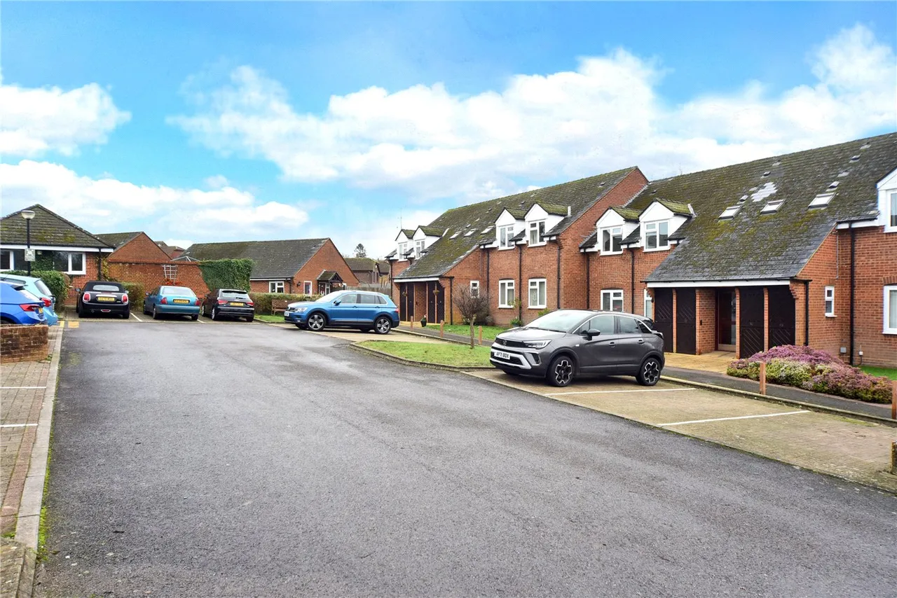 Henbit Close, Tadworth, KT20, photo 13