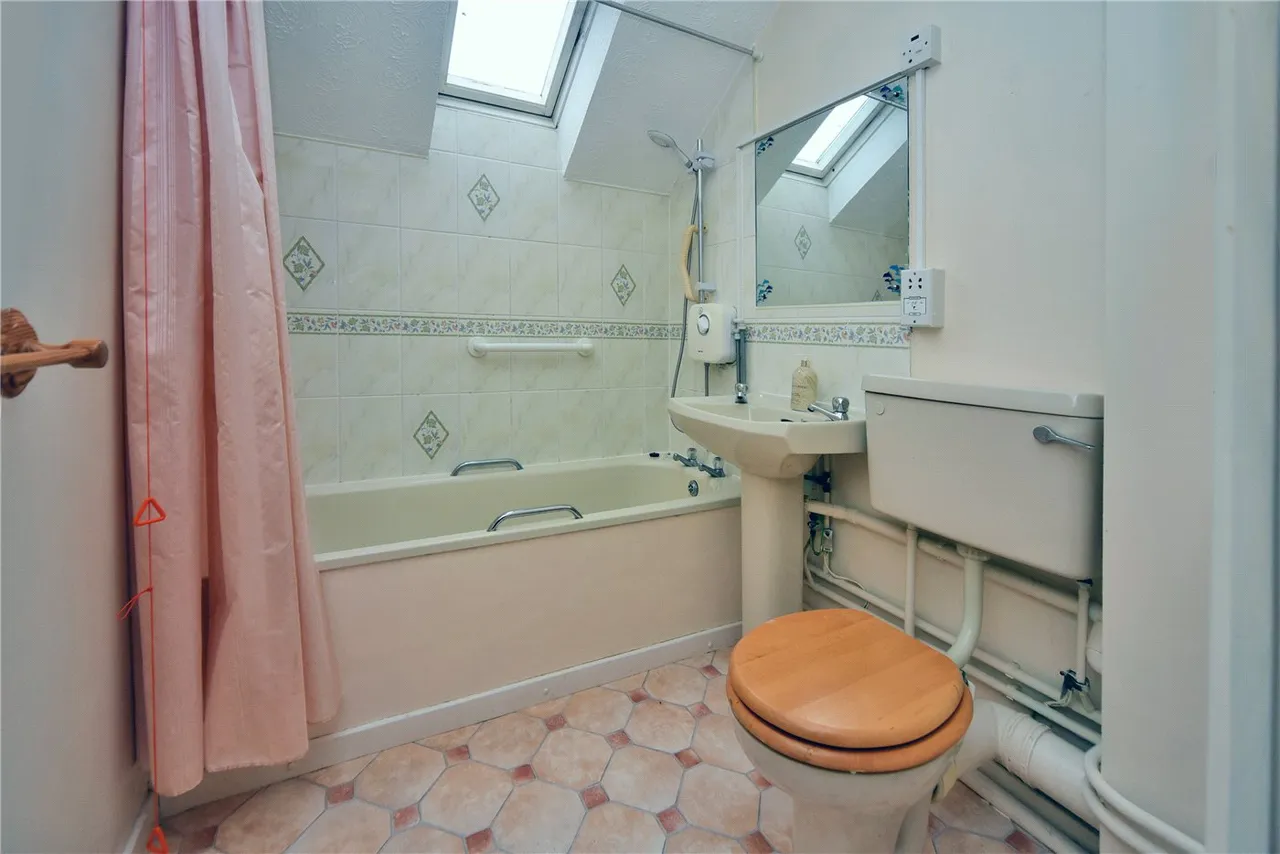 Henbit Close, Tadworth, KT20, photo 9