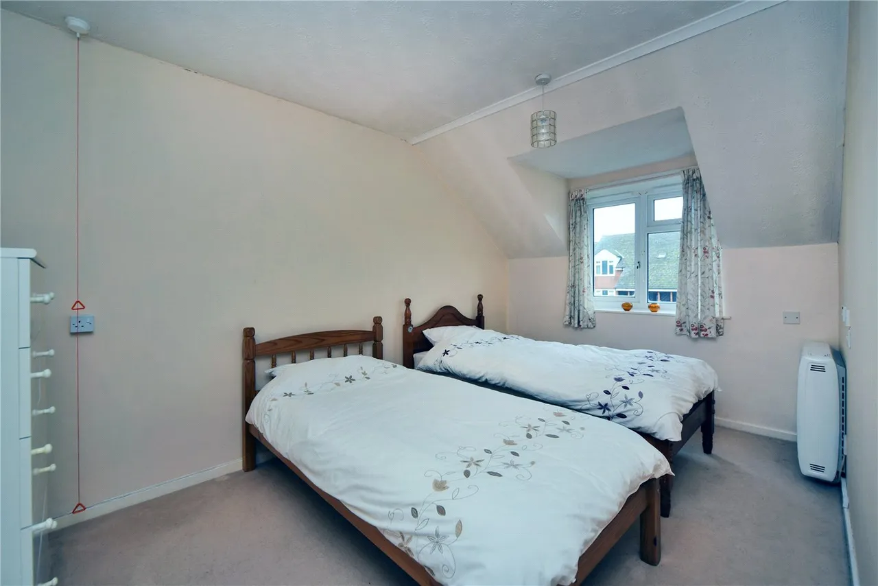 Henbit Close, Tadworth, KT20, photo 7