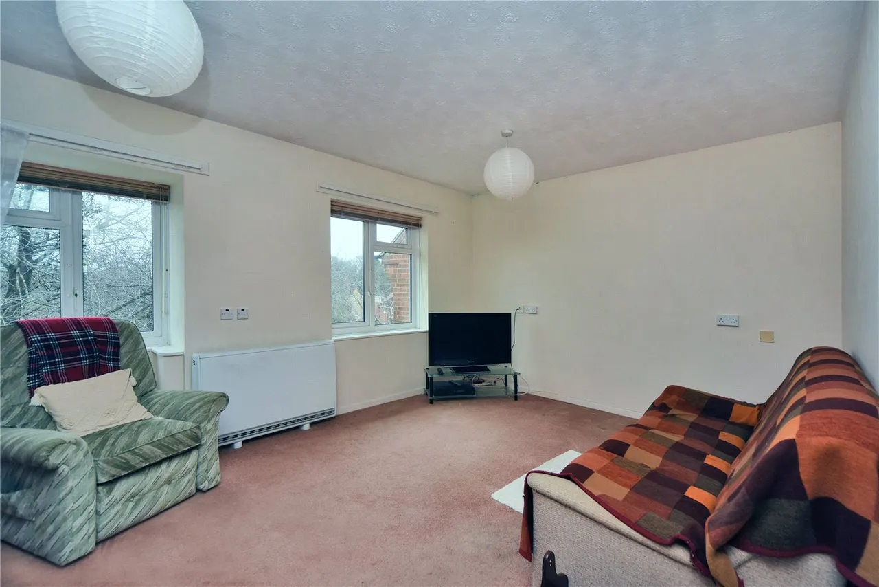 Henbit Close, Tadworth, KT20, photo 3
