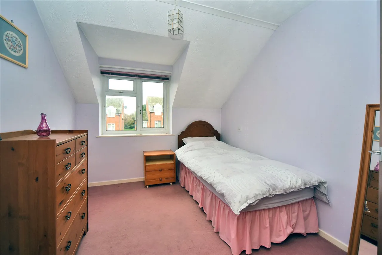Henbit Close, Tadworth, KT20, photo 8