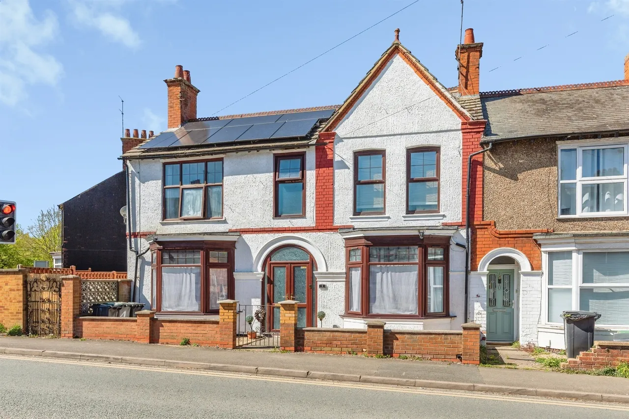 5 bed house for sale — Washbrook Road, Rushden