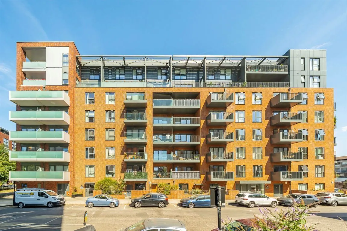 2 bed property to rent, Singapore Road, W13